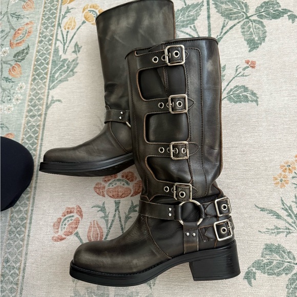 Steve Madden Women's Black Distressed Leather Buckle Brocks Boots - Picture 5 of 10